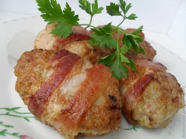 Котлеты в беконе рецепт с фото КОТЛЕТЫ ИЗ ИНДЕЙКИ В БЕКОНЕ Food, Favorite recipes, Recipes