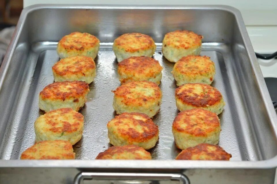 Котлеты в духовке рецепт с фото Картинки КОТЛЕТЫ ИЗ КУРИНОГО ФАРША В ДУХОВКЕ