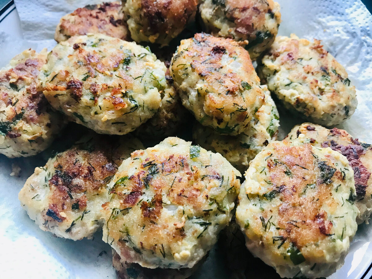 Котлеты в хлебных кубиках рецепт с фото Рыбные котлеты с копчёным вкусом без муки и хлеба. Сочные и нежные Вкусная еда б