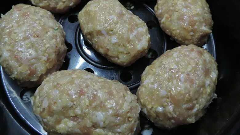 Котлеты в мантоварке рецепт с фото Паровые котлеты с творожно-сырной начинкой: пошаговый рецепт с фото, как пригото