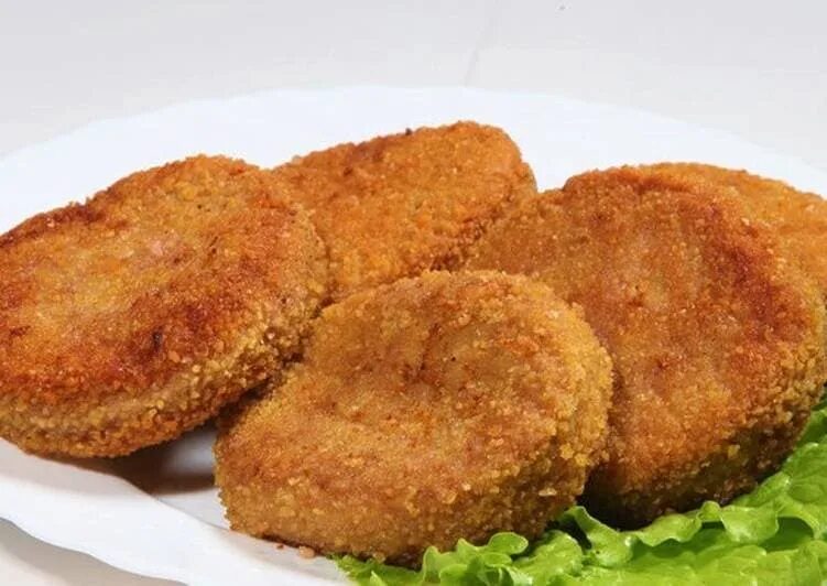 Котлеты в панировке фото Биток куриный" + Гарнир 300 г.