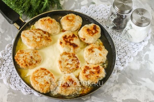 Котлеты в сметане фото Куриные котлеты в сметане - рецепт с фото Рецепт Идеи для блюд, Куриные котлеты,