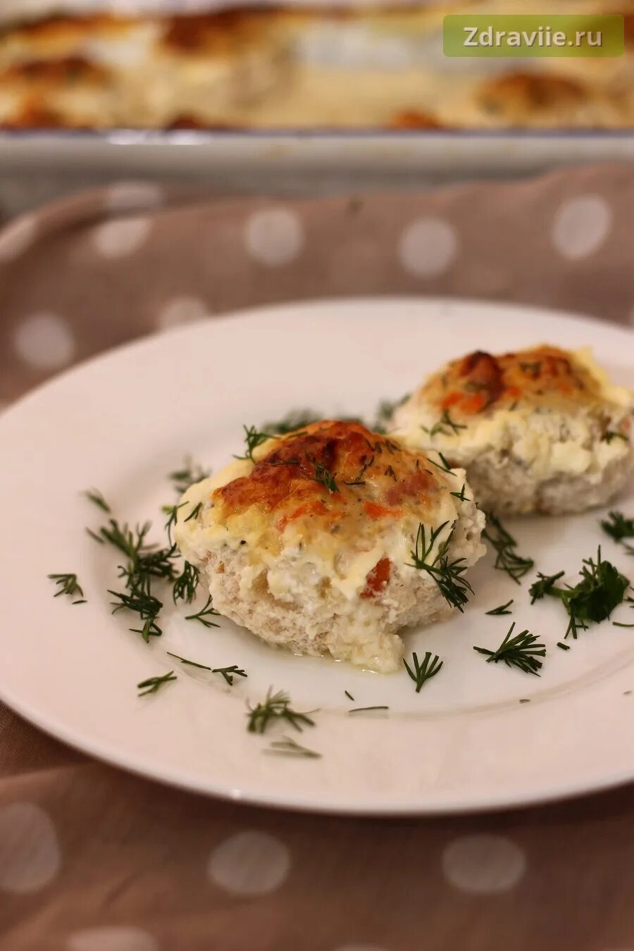 Котлеты в сметанном соусе фото Котлеты из куриного филе и свиного гуляша с моцареллой в сметанном соусе в духов