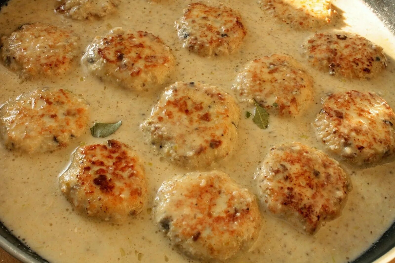 Котлеты в сметанном соусе фото Тефтельки в сливочном соусе Южный Город