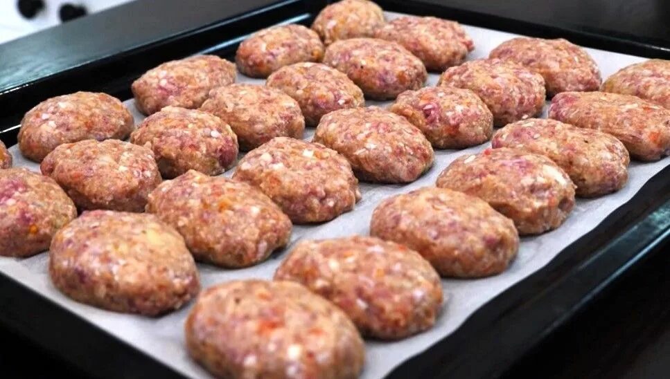Котлеты запеченные в духовке фото рецепт Секреты приготовления вкусных и сочных домашних котлет в духовке! Meat recipes, 