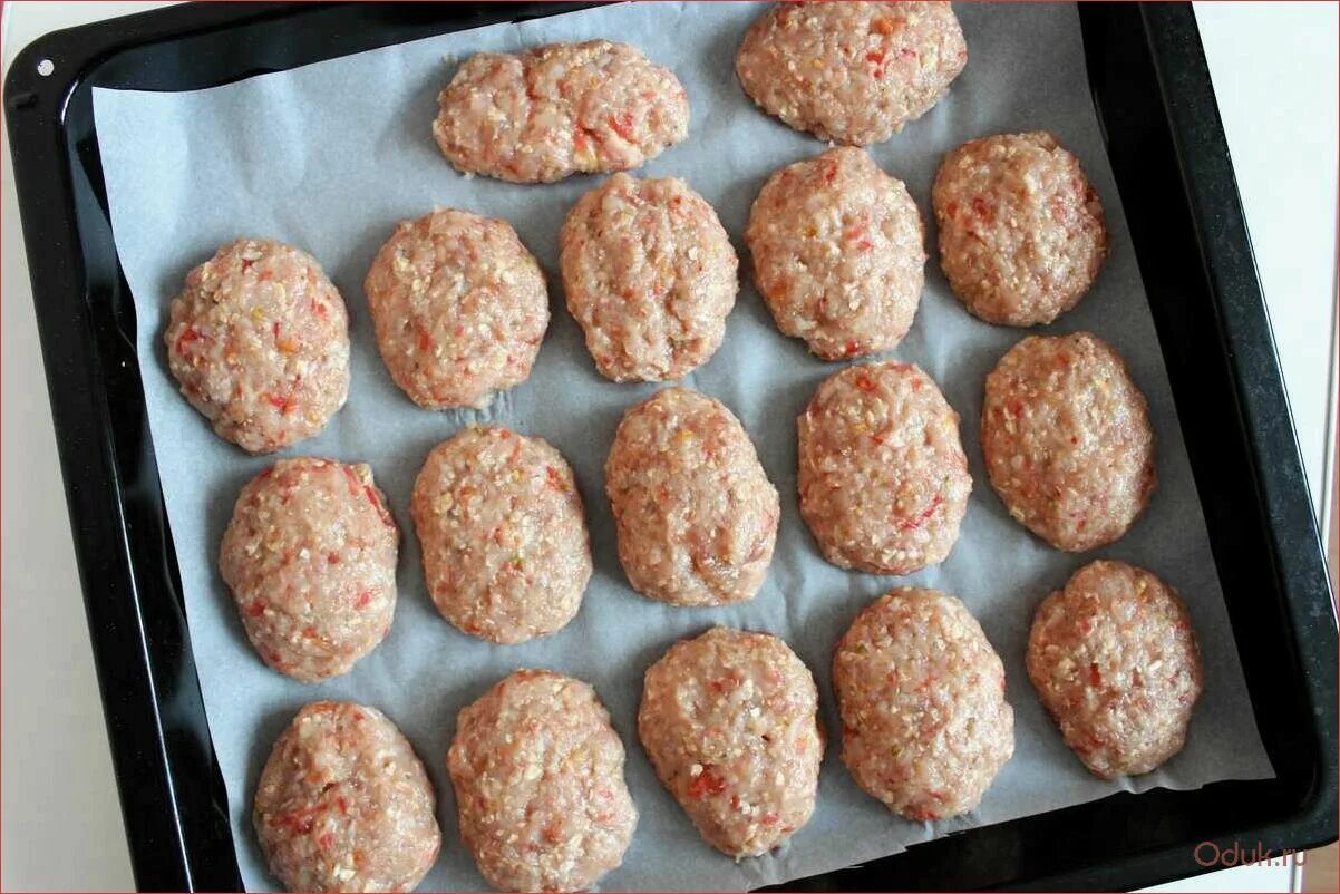 Котлеты запеченные в духовке фото рецепт Котлеты в духовке сколько градусов и время