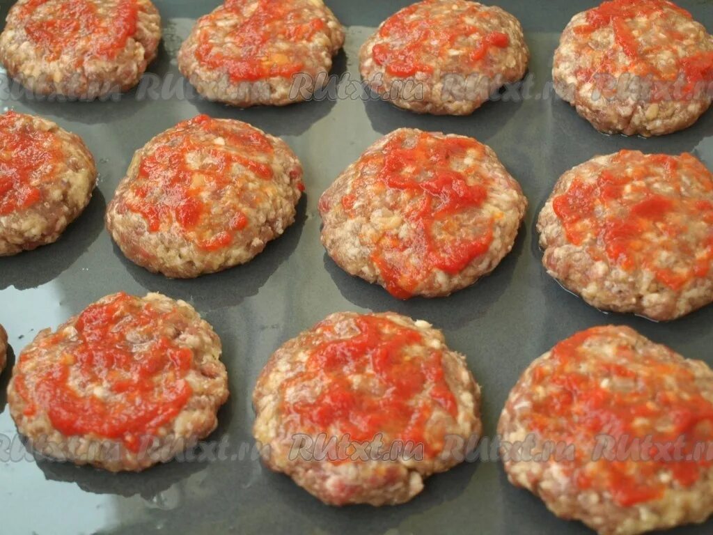 Котлеты запеченные в духовке фото рецепт Котлеты, запечённые в духовке с помидорами: 7 фото в рецепте