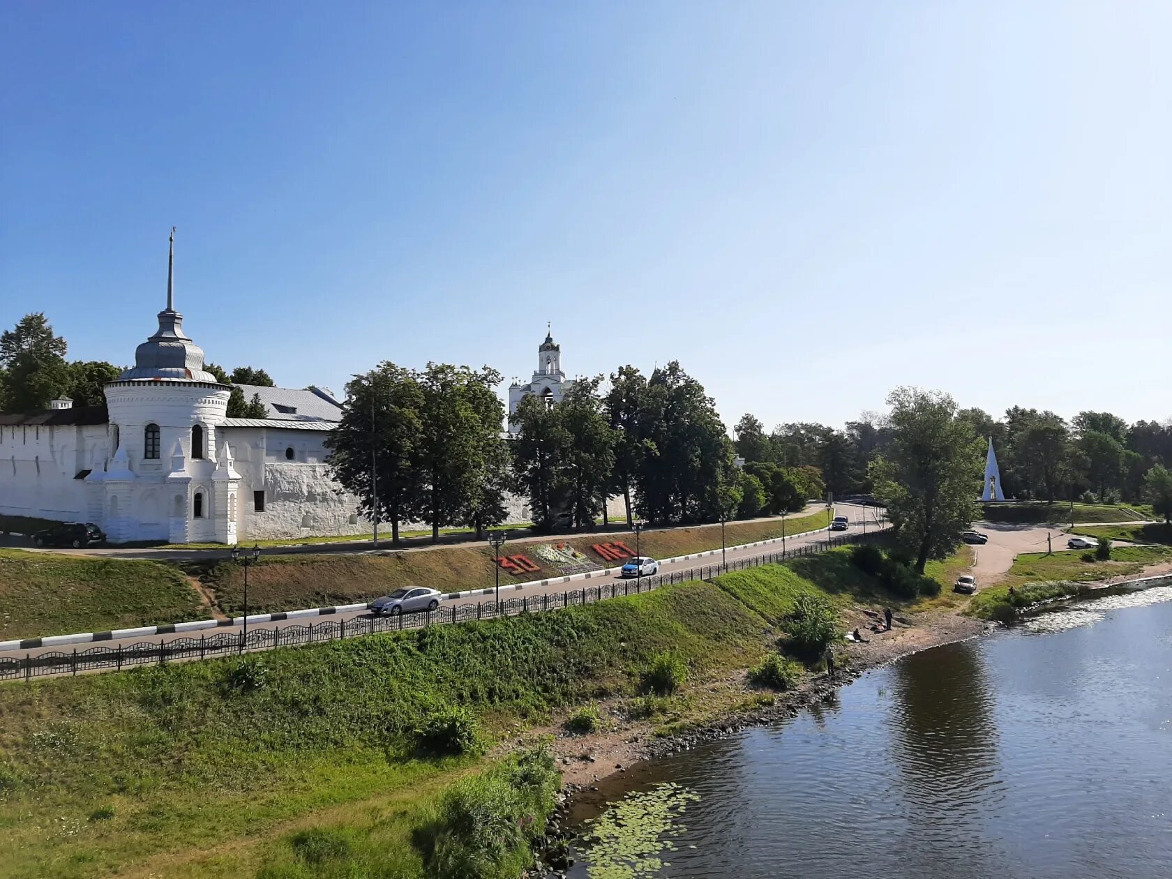 Которосльной переулок 16 ярославль фото где находится Тайна разгадана: ярославцам пояснили, чему посвятили странную клумбу на набережн