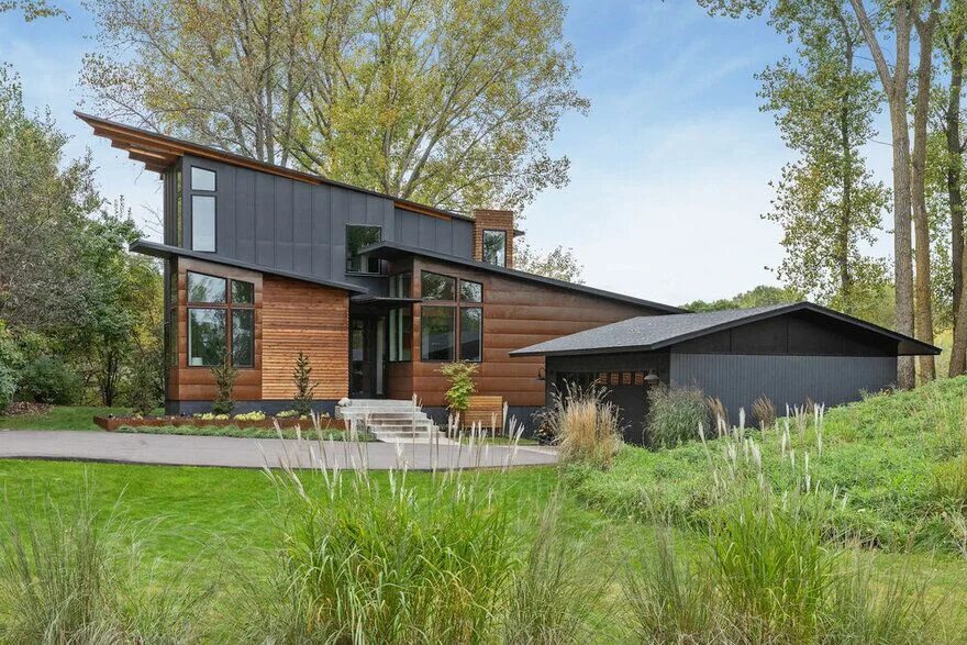 Коттедж с односкатной крышей фото North Oaks Residence, Minnesota / Strand Design House exterior, Rustic exterior,