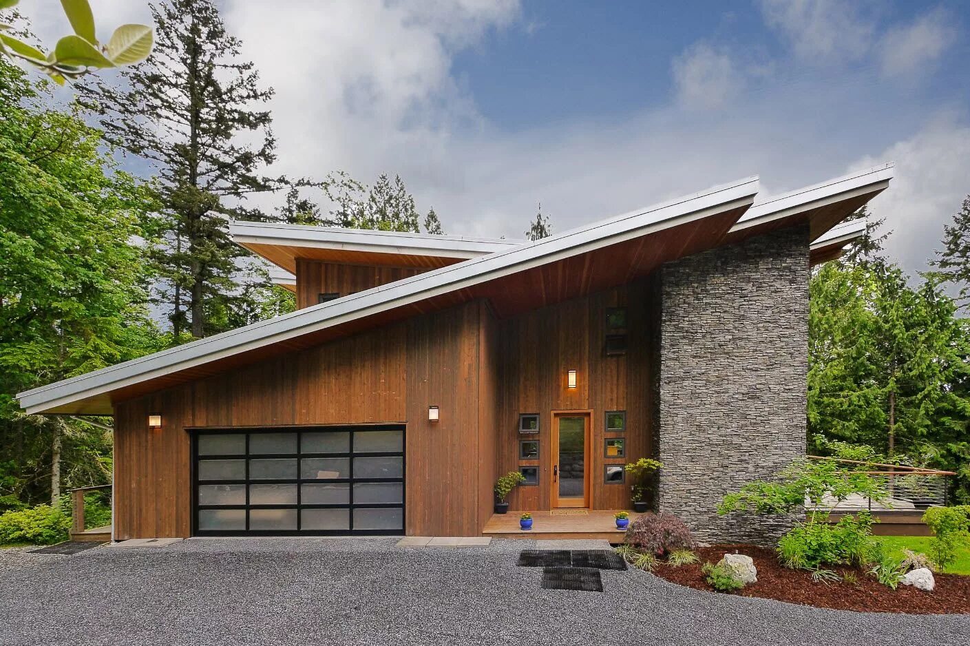 Коттедж с односкатной крышей фото Facade house, House exterior, Modern exterior