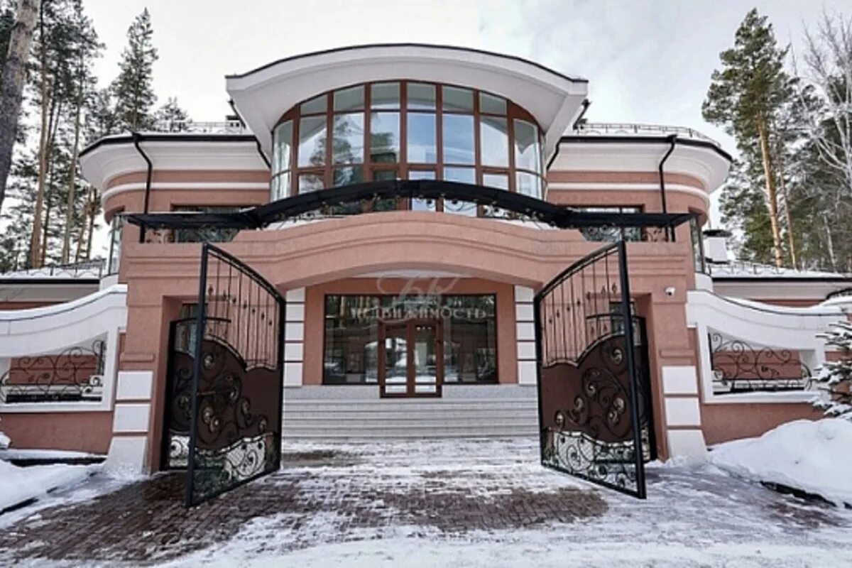 Коттедж замок элитный поселок новосибирск фото В Новосибирске продают коттедж в элитном районе за 180 млн рублей - МК Новосибир