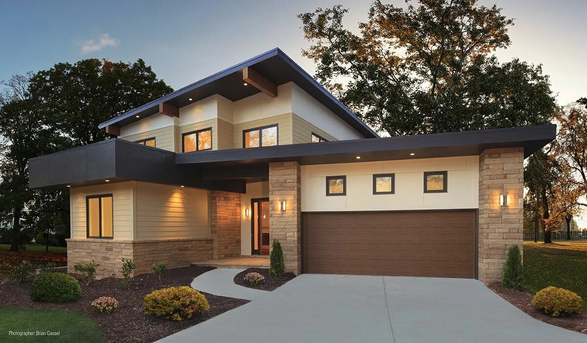 Коттеджи с гаражами проекты и фото Insulated Garage Doors with Ultra-Grain ® Finish Clopay Door Modern garage doors