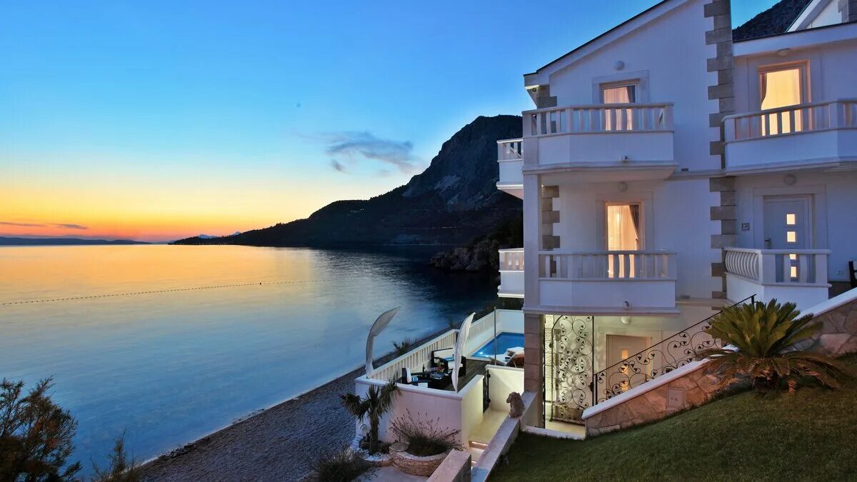 Коттеджи у моря фото "Luxury villa S, just few metres from the beach - Drašnice" - card of the user С