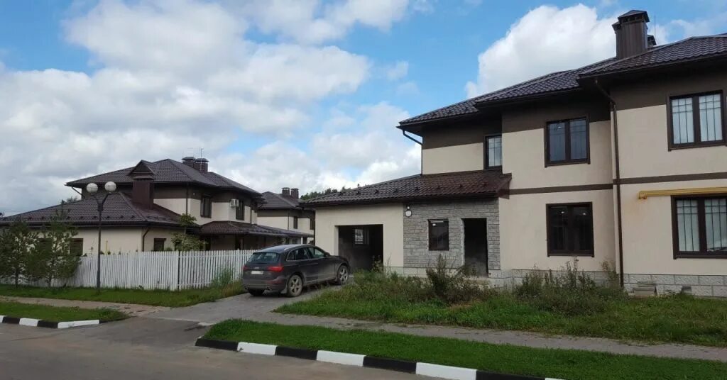 Коттеджный поселок варежки фото Продажа дома коттеджный поселок Варежки-2, Калиновая улица, цена 7900000 рублей,