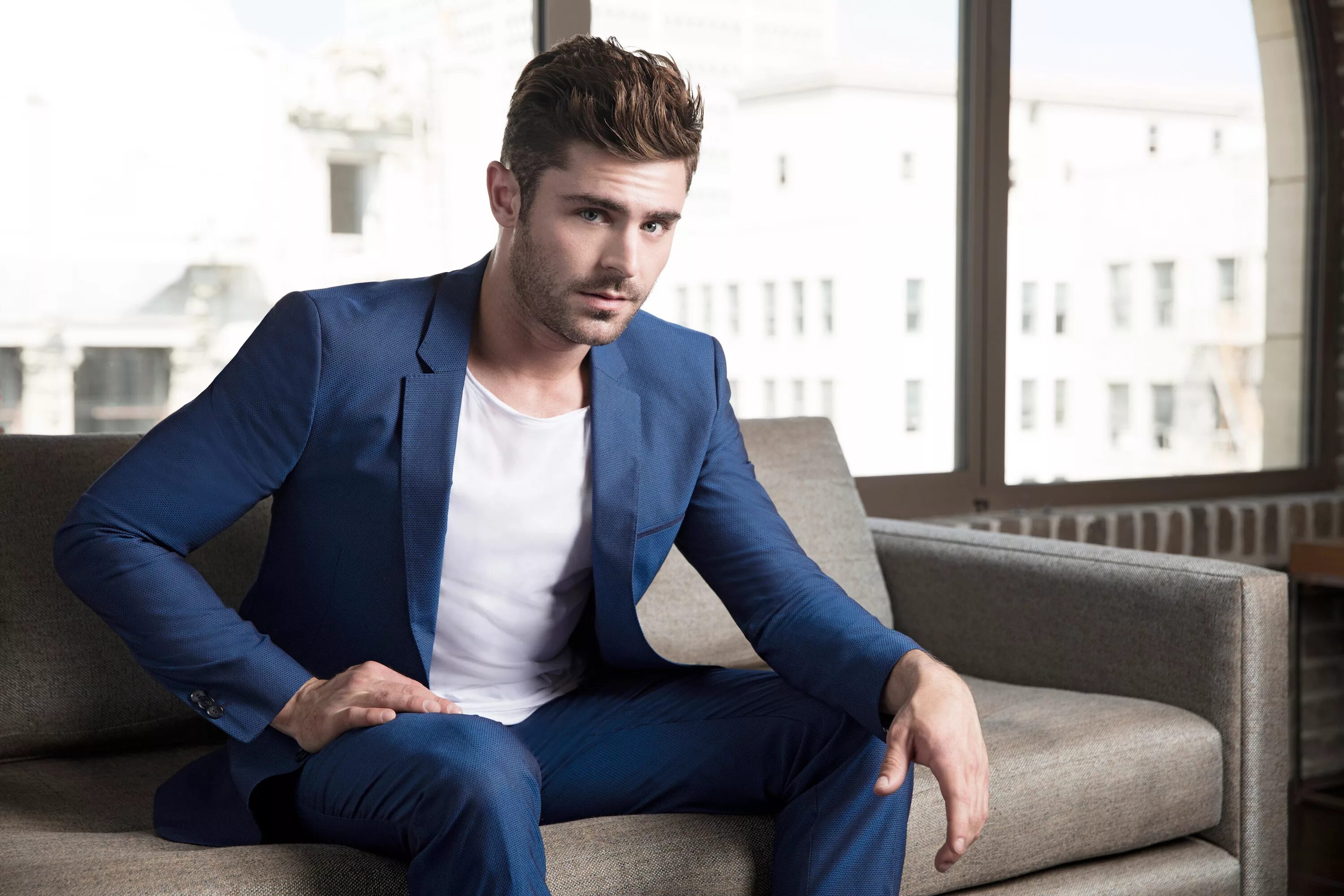 Красивые мужчины 20 фото Young actor Zac Efron in a suit Desktop wallpapers 1280x720