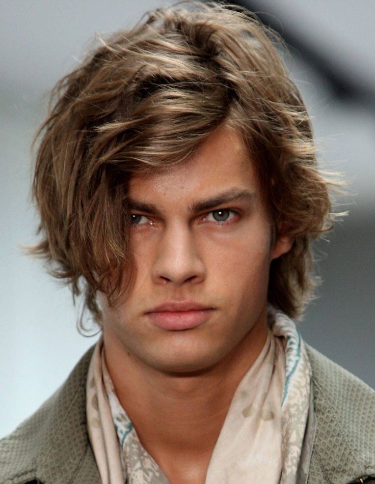 Красивые мужские прически на средние волосы 25 Hipster Outfit Ideas for Men & Style Tips Long hair styles men, Mens hairstyl
