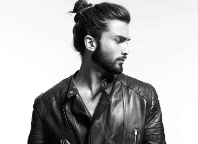 Красивые мужские стрижки на длинные волосы Distractify The 25 Greatest Man Buns In The History Of Hair Homem de cabelo long