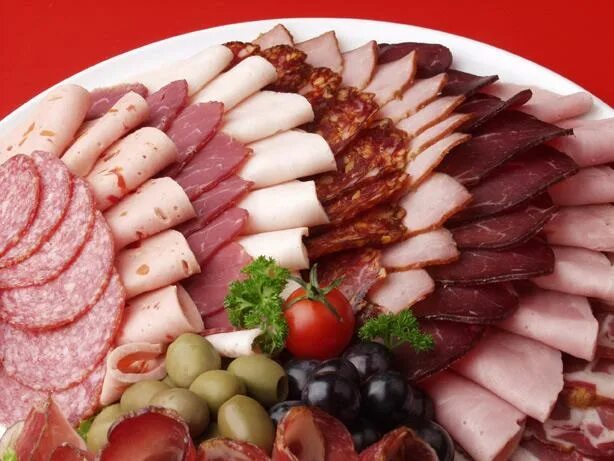 Красивые мясные нарезки на праздничный стол фото Мясные деликатесы от Королевская еда Екатеринбург Единая Служба Заказов Leverans