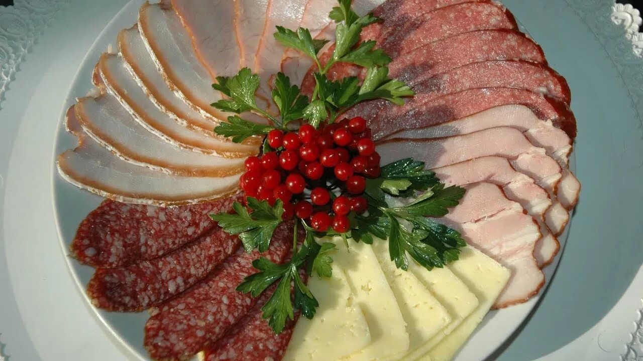 Красивые мясные нарезки на праздничный стол фото Праздничная нарезка в домашних условиях. Красивое украшение для гостей - YouTube