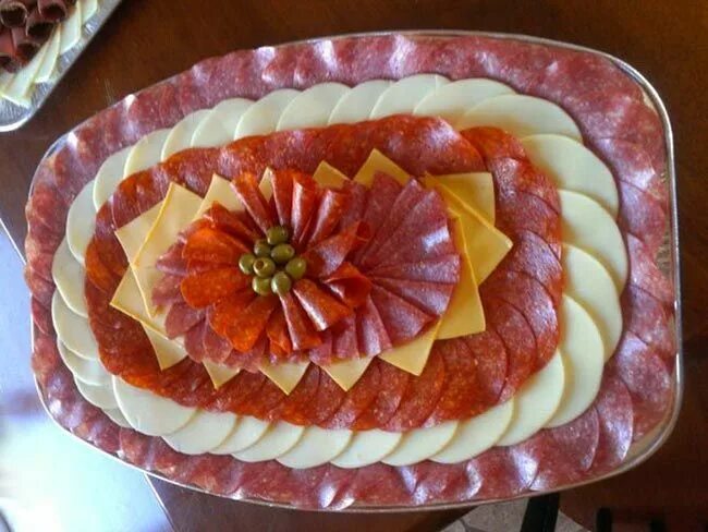 Красивые нарезки в домашних условиях фото Мясная нарезка на праздничный стол в домашних условиях Вкусняшки, Сервировка пищ