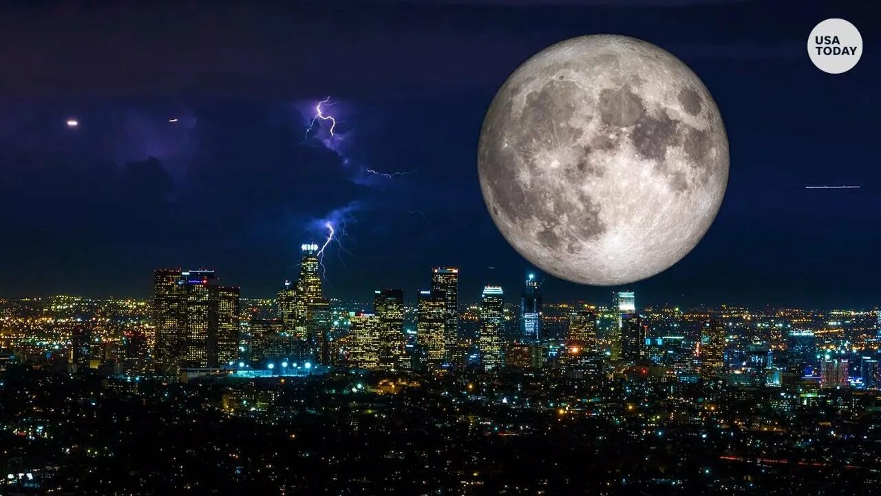 Красивые ночные фото луны Snow Moon Time-Lapse In Toronto, Canada CN Tower For Those Who Missed Snow Moon 