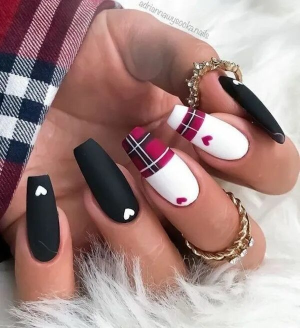 Красивые ногти фото самые и модные Red and Black Nail Art - A Bold and Stylish Statement Art and Design Nail design