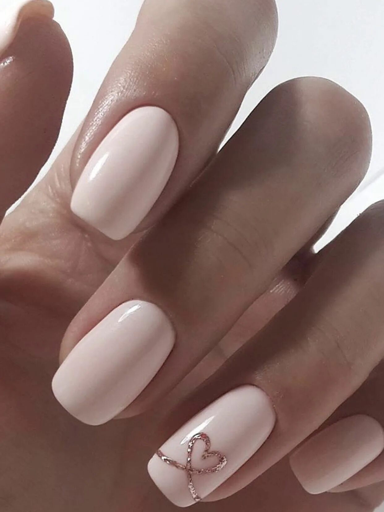 Красивые ногти маникюр на короткие нежные оттенки Pin by Светлана Чуричева on nailsss Heart nail designs, Nail designs valentines,