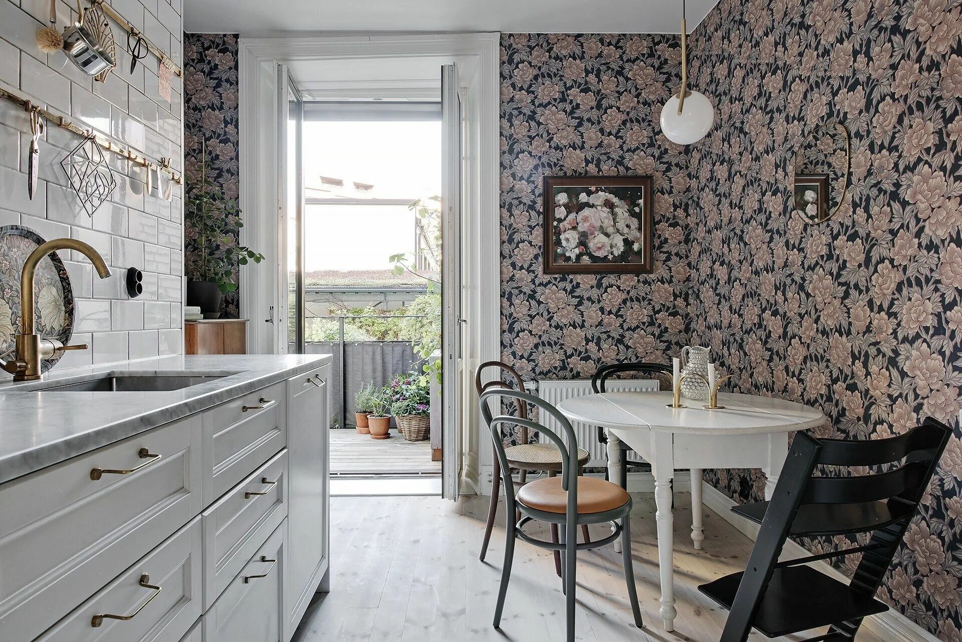 Красивые обои в интерьере кухни КВАРТИРА 94 КВ.М. - DECOR.CLOUD Interiör, Vackra kök, Interiörer