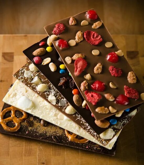 Красивые оформление шоколадных Create Your Own Chocolate Bar from 3 Types of Chocolate and Over 100 Toppings! H