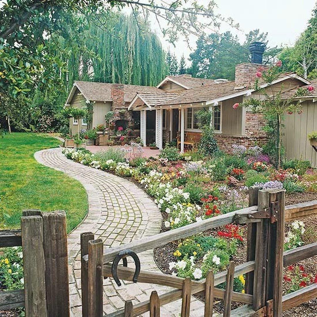 Красивые оформления домов недорого в деревне Очень красиво ❤ Small backyard landscaping, Backyard landscaping, Small backyard