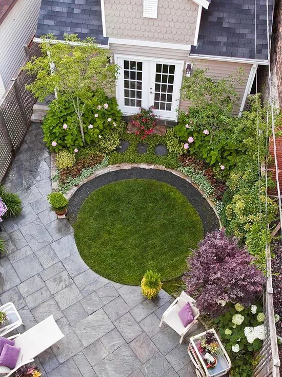 Красивые оформления дворов Step-by-Step Patio Planning Small backyard gardens, Small front yard landscaping