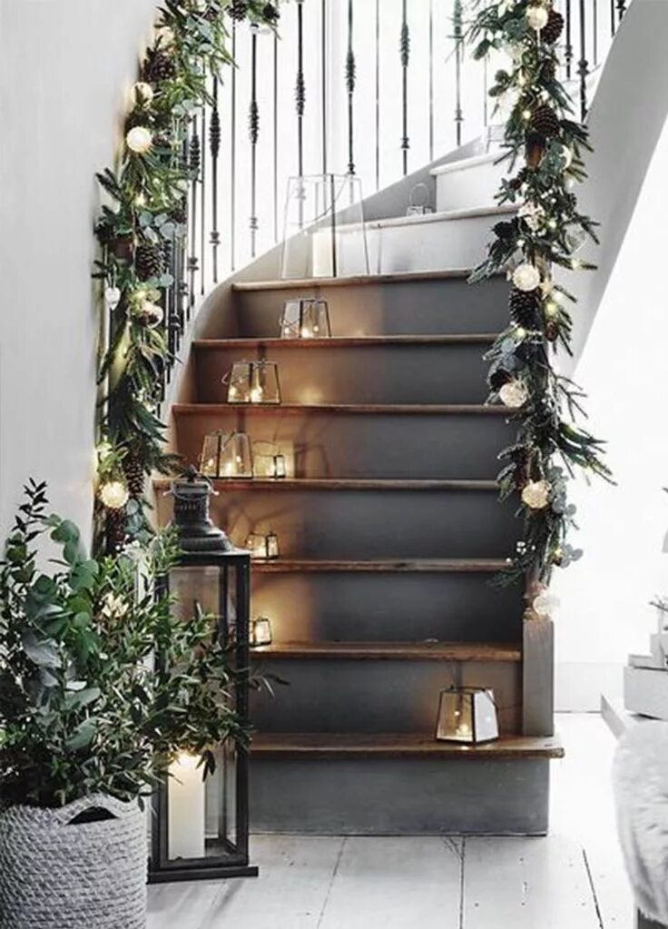 Красивые оформления лестниц Home Decor Store - Artificial Plants & Flowers - Décors Véronneau Christmas stai