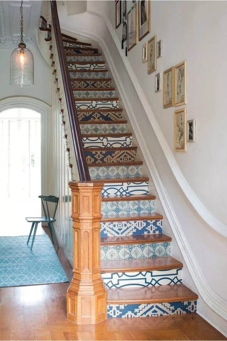 Красивые оформления лестниц Guadala Wallpaper Home wallpaper, Tiled staircase, Stairs