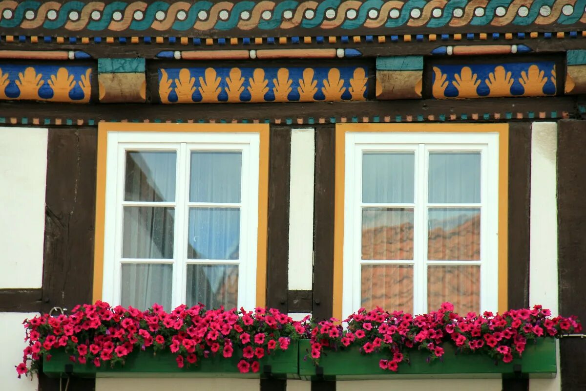 Красивые окна фото снаружи Free Images : house, flower, building, home, bar, balcony, color, facade, decor,