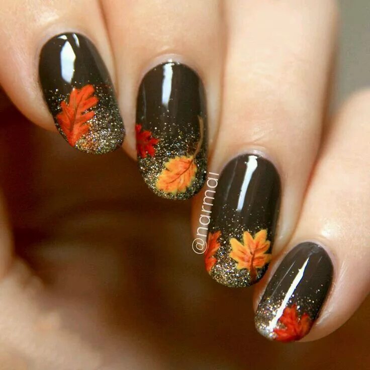 Красивые осенние ногти фото 2024 Glittery Autumn Leaves Nail Art fashion nails nail polish fall fashion nail art 