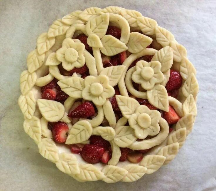 Красивые пироги из теста фото Pin by Bruna Marconi on coperture crostate Pie crust designs, Decorative pie cru