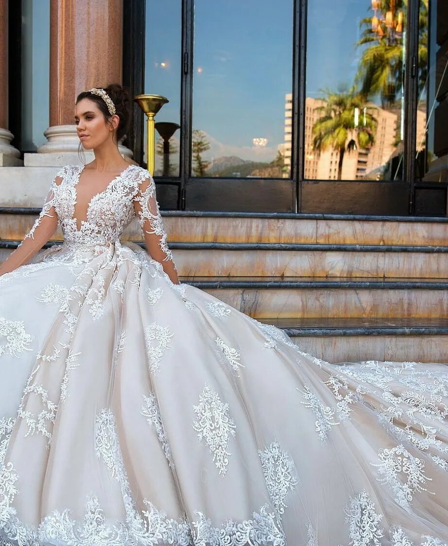 Красивые платья невесты фото Свадебное платье Crystal Design Chantale