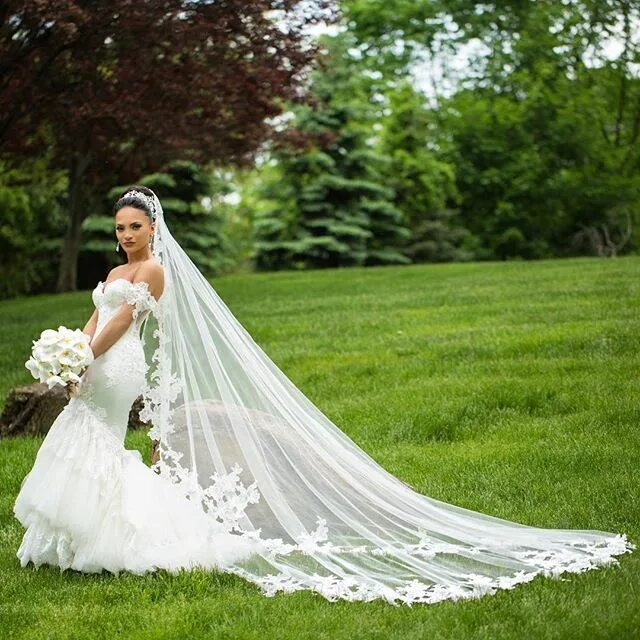 Красивые платья невесты фото Stunning Pnina Bride with Orchids and Embellished Lace
