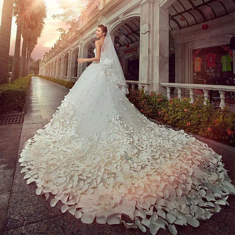 Красивые платья невесты фото Hot Sale Luxury Soft Tulle Hand Made Flower Sweetheart Beads Crystal Royal Train