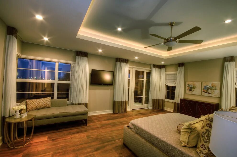 Красивые потолки в комнате фото Cortona Master Suite - Современный - Спальня - Остин - от эксперта User Houzz Ро