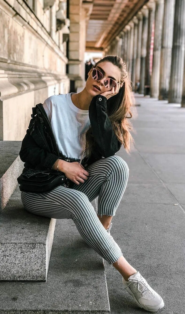 Красивые позы для фото на улице девушке Follow @jette on instagram for more Photography inspo. #photographyinstagram Mil