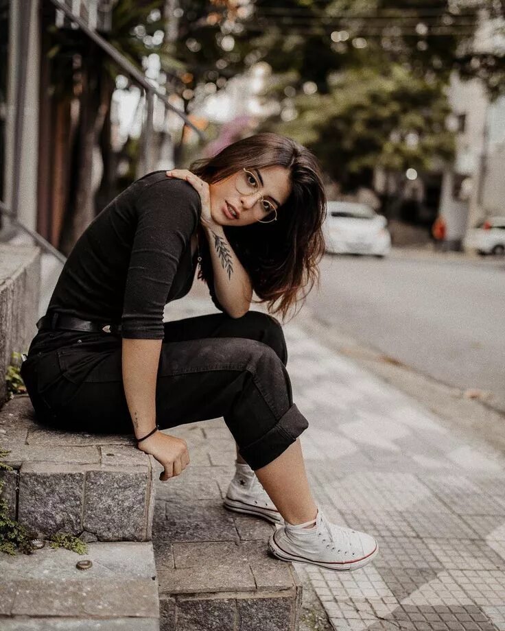 Красивые позы для фото на улице девушке Épinglé sur Blogger Poses Instagram Influencer Content & Photography Inspiration