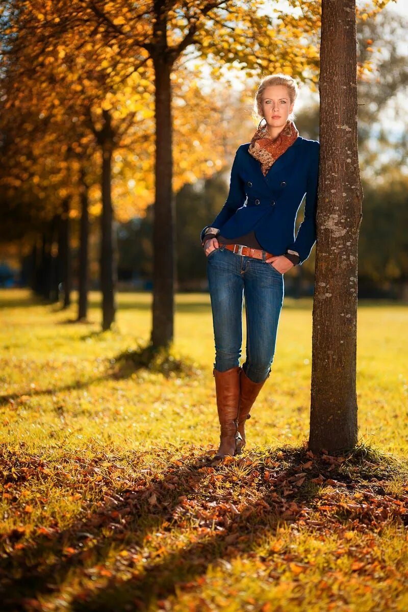 Красивые позы для фото на улице осенью Autumn by Louis Zuchtriegel Photography poses, Autumn photography, Girl senior p