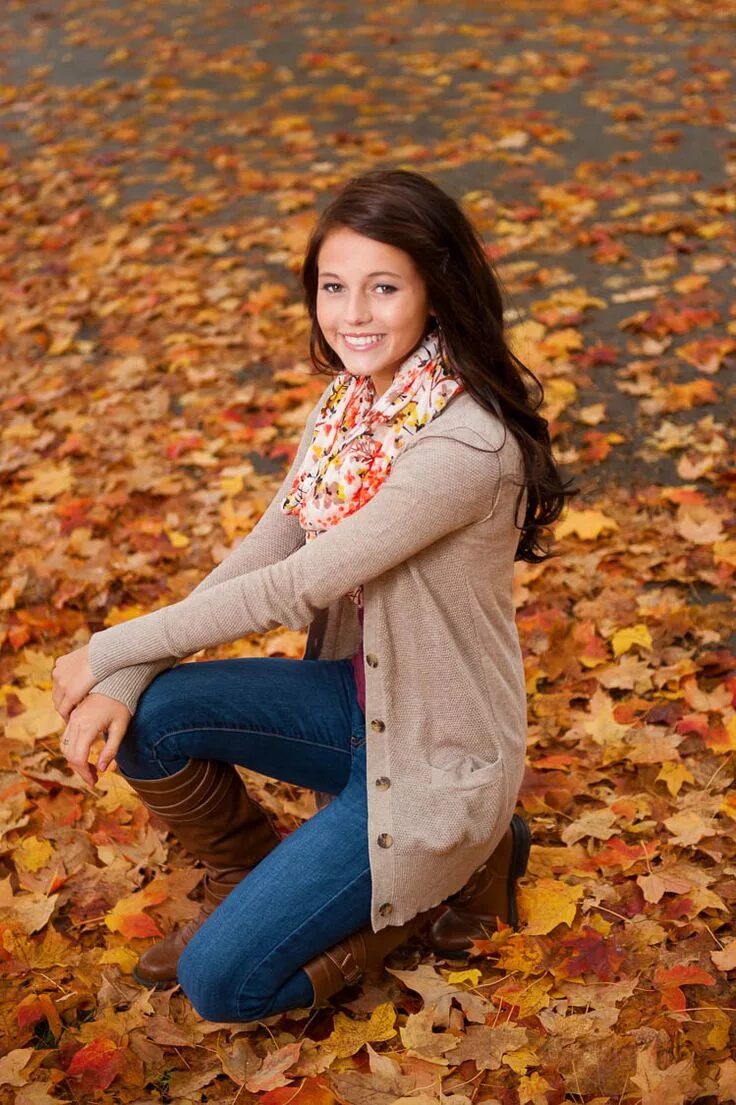 Красивые позы для фото на улице осенью Pin on Senior portraits
