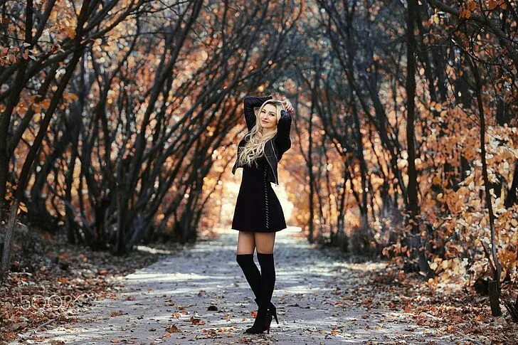 Красивые позы для фото осенью в лесу women's black long-sleeved mini dress, model, long hair, wavy hair HD wallpaper 