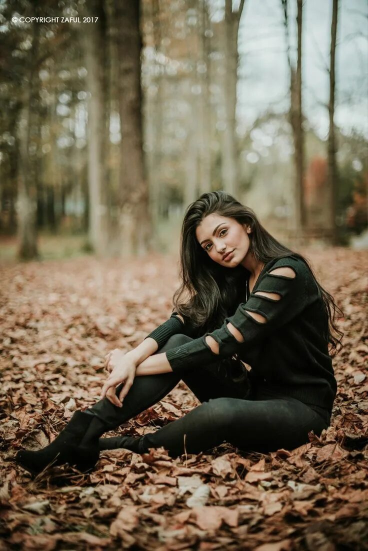 Красивые позы для фото осенью в лесу V-neck Distressed Sweater Fall pictures, Fall senior pictures, Autumn photograph