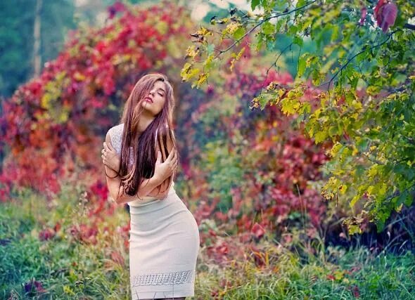 Красивые позы для фото в лесу Похожее изображение свадьба Осенние фотосессии, Осенний пикник и Фотосъемка