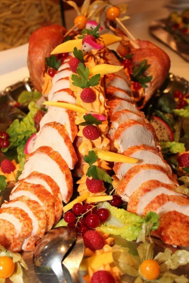 Красивые праздничные блюда фото How to Carve a Turkey The Right Way Homesteading Salmon recipes, Healthy salmon 