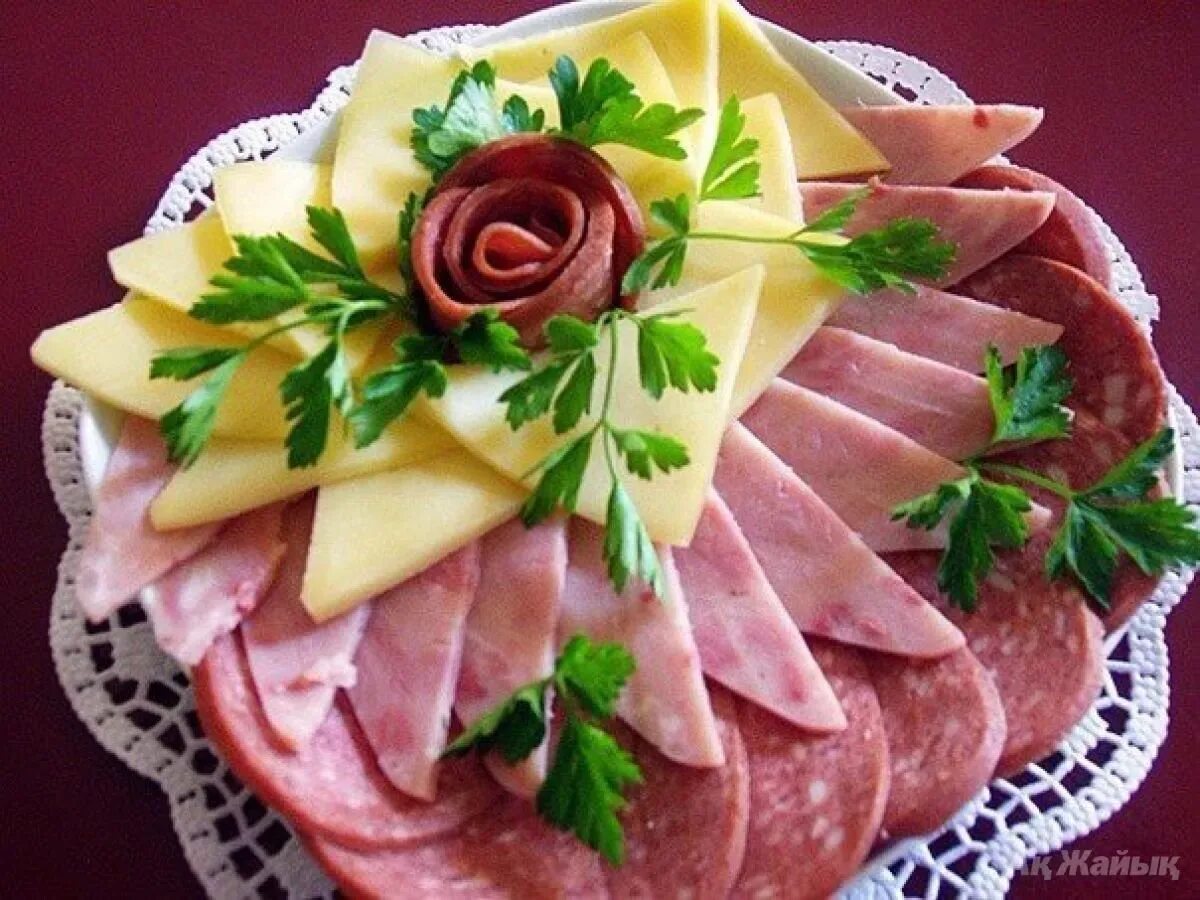 Красивые праздничные нарезки фото Мясная нарезка на праздничный стол - CoffeePapa.ru