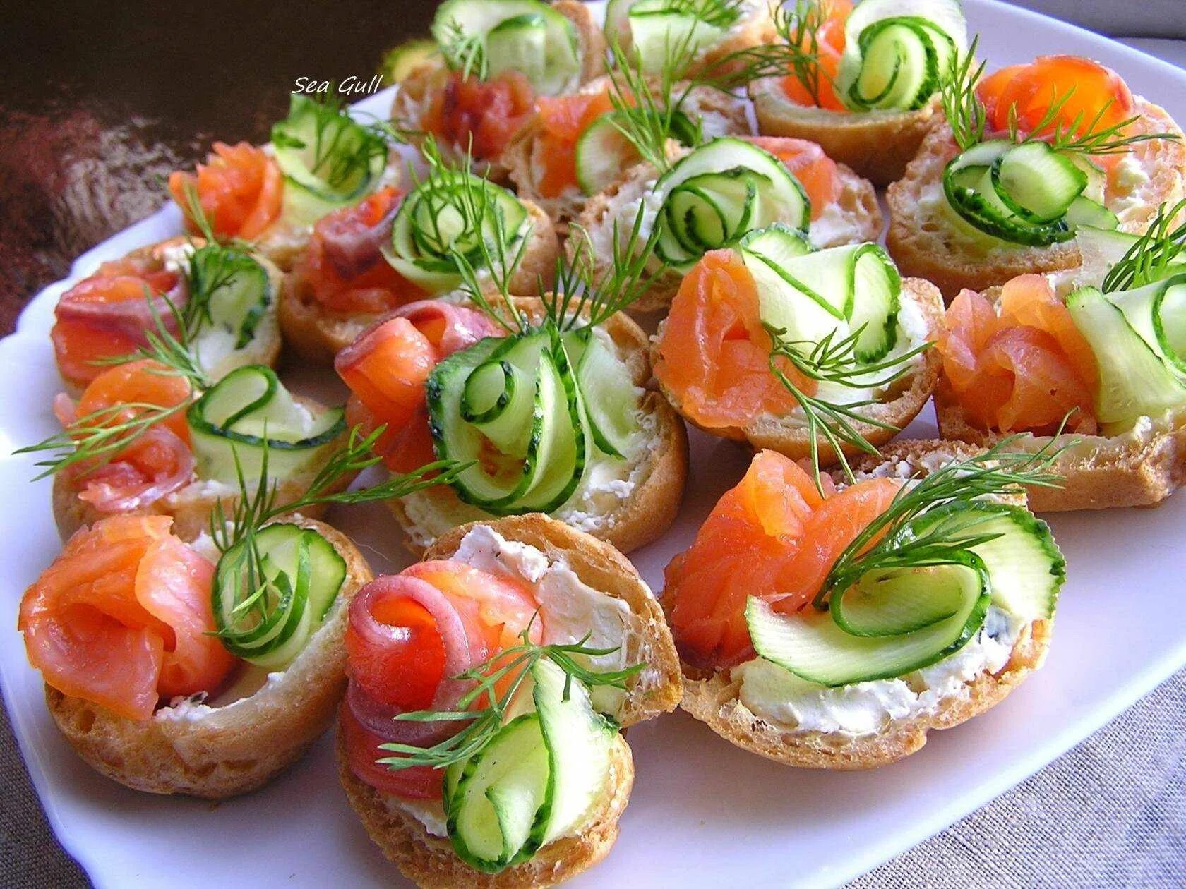 Красивые праздничные закуски рецепты с фото Какие бутерброды можно сделать с красной рыбой